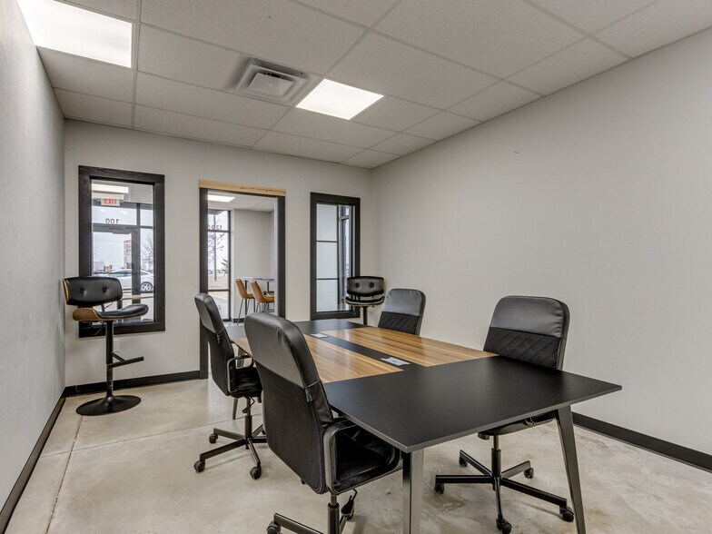 More Photos Of 120 SE 19th St, Moore Storefront For Lease