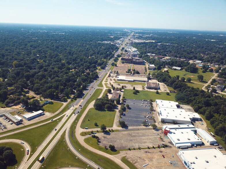 More Photos Of 8670 Airline Hwy, Baton Rouge Storefront Retail Office For Lease