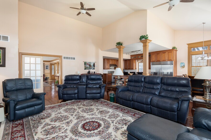 More Photos Of 860 Union Rd, West Seneca Office Residential For Sale