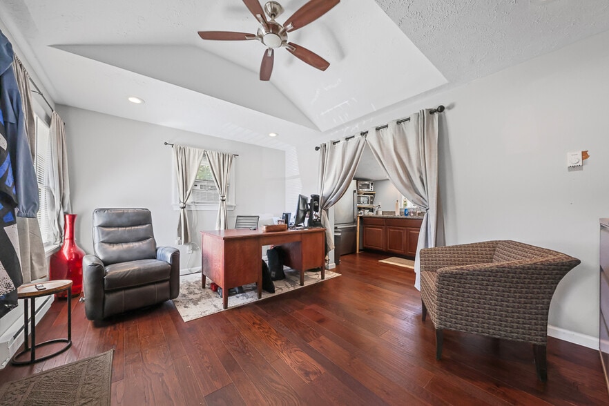 More Photos Of 4371 Hickory Ridge Ave, Brunswick Warehouse For Sale