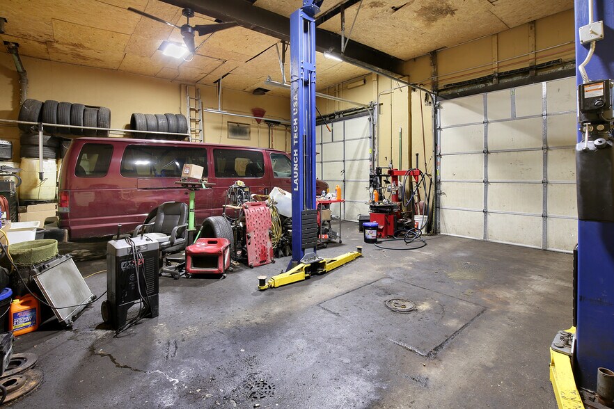 More Photos Of 4501 Bedford Ave, Omaha Auto Repair For Sale