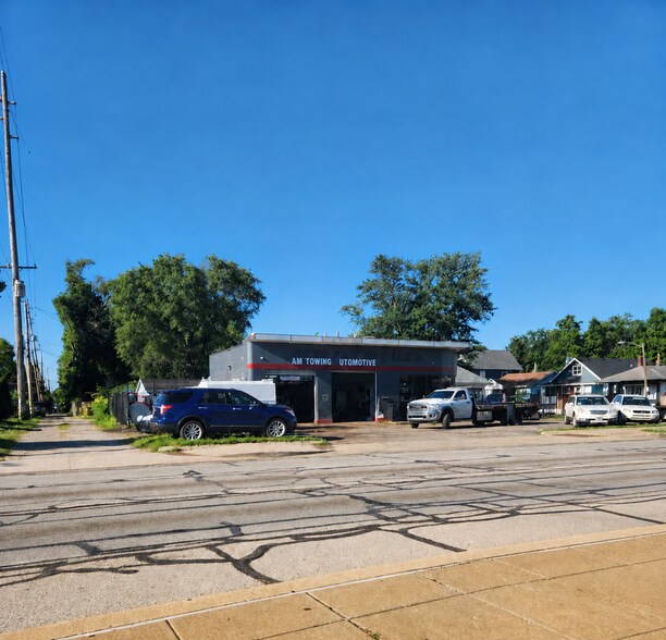 Primary Photo Of 227 W 38th St, Indianapolis Auto Repair For Lease