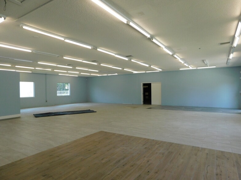 More Photos Of 5060 Industry Dr, Melbourne Manufacturing For Lease