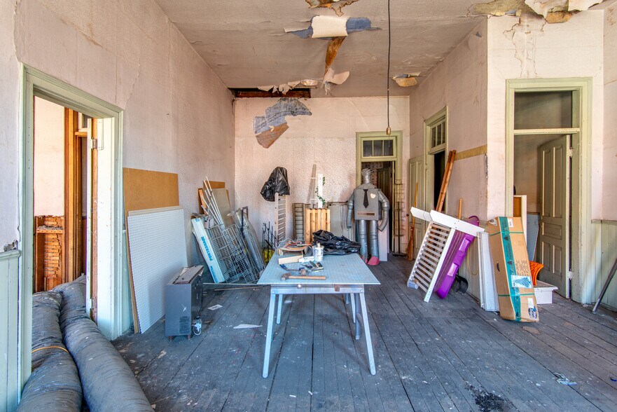 More Photos Of 128-130 N Mill St, Saint Louis General Retail For Sale