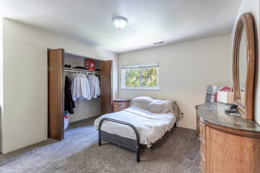 More Photos Of 2616 W Hillside Dr, Anderson Apartments For Sale