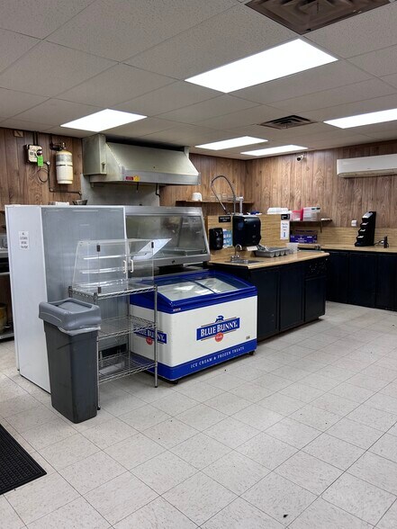 More Photos Of 614 N Central Ave, Billings Storefront For Sale
