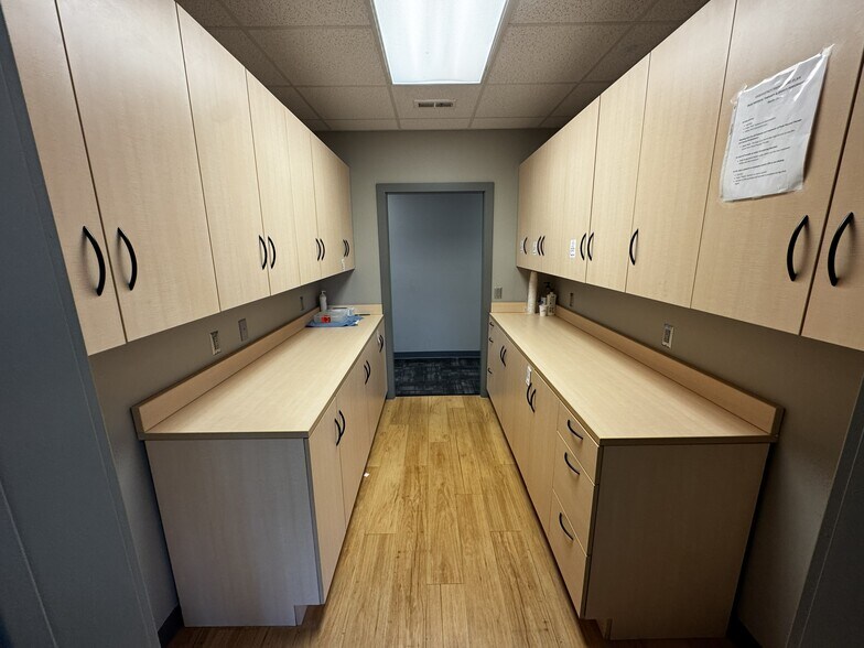 More Photos Of 5790 N 33rd Cir, Lincoln Office For Sale