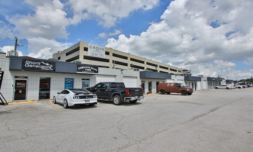 More Photos Of 11020 Katy Fwy, Houston Warehouse For Lease