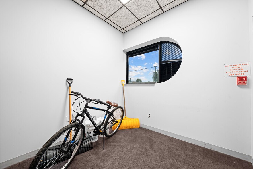 More Photos Of 88 Broadway, Hicksville Office For Lease