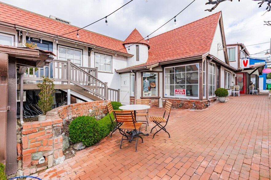More Photos Of 1400 Glenneyre St, Laguna Beach Storefront Retail Office For Sale