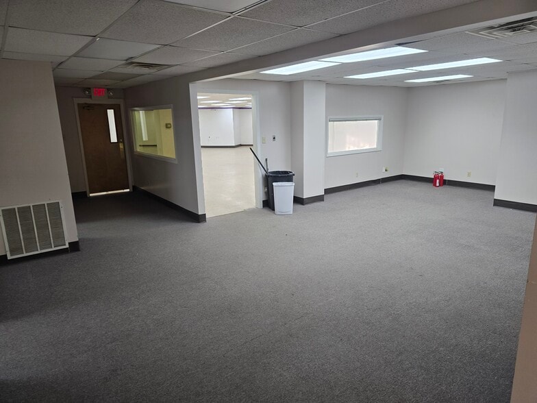 More Photos Of 91-195 Concord Plz, Saint Louis General Retail For Lease