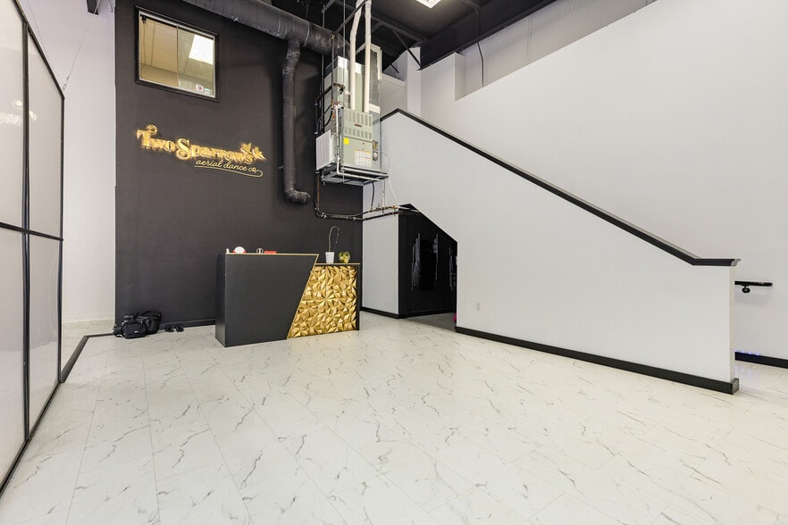 More Photos Of 100 Industrial Dr, Fredericksburg Showroom For Sale