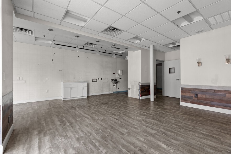 More Photos Of 100 Market St, Chattanooga Storefront For Sale