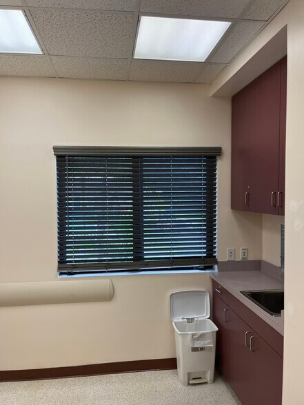 More Photos Of 134 Puuhonu Way, Hilo Medical For Lease