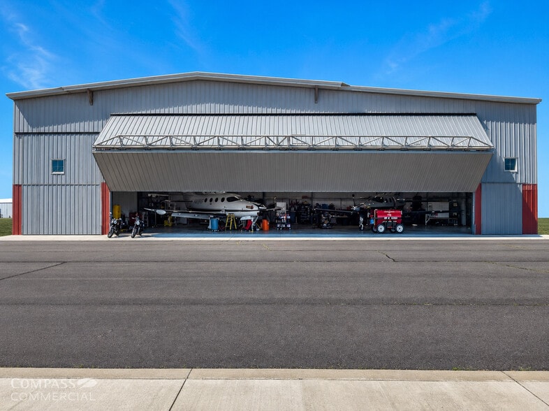 Primary Photo Of 63205 Gibson Air Rd, Bend Airplane Hangar For Sale