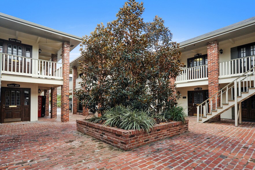 More Photos Of 850 Kaliste Saloom Rd, Lafayette Office Residential For Lease