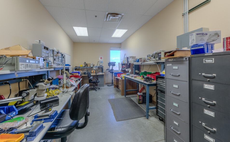 More Photos Of 1399 Horizon Ave, Lafayette Research And Development For Sale