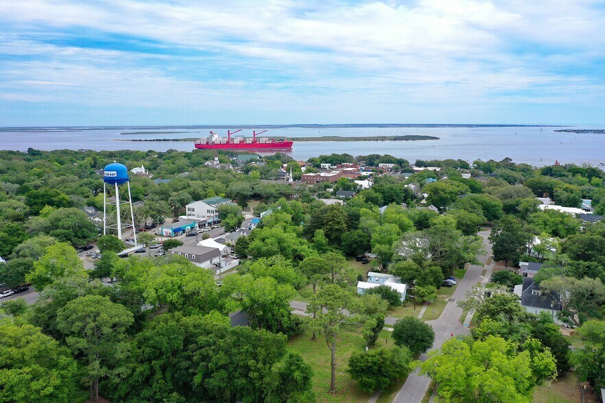 More Photos Of 1501 N Howe St, Southport Freestanding For Sale