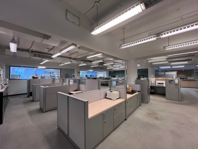 More Photos Of 535-547 W 45th St, New York Loft Creative Space For Lease