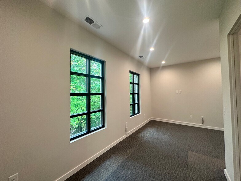 More Photos Of 6110 McFarland Station Dr, Alpharetta Medical For Lease