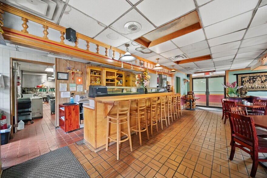 More Photos Of 514 N College Ave, Fayetteville Restaurant For Sale
