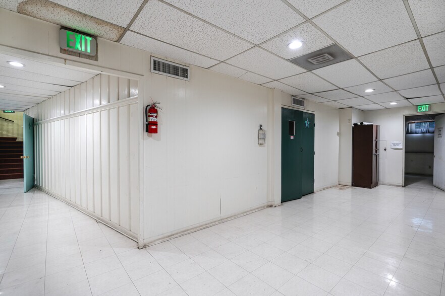 More Photos Of 333 E Colorado St, Glendale Unknown For Lease
