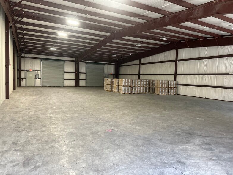 More Photos Of 1817 Greenleaf Ln, Leesburg Light Distribution For Lease