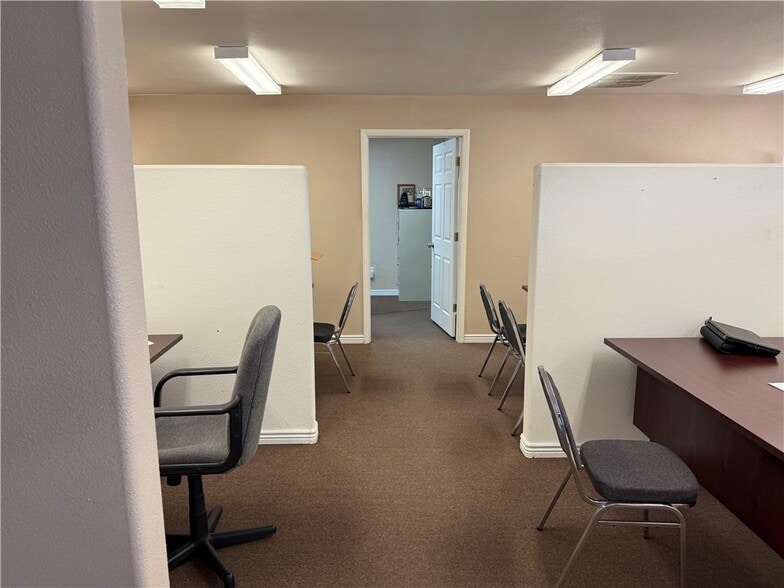 More Photos Of 2765 Highway 95, Bullhead City Office For Lease