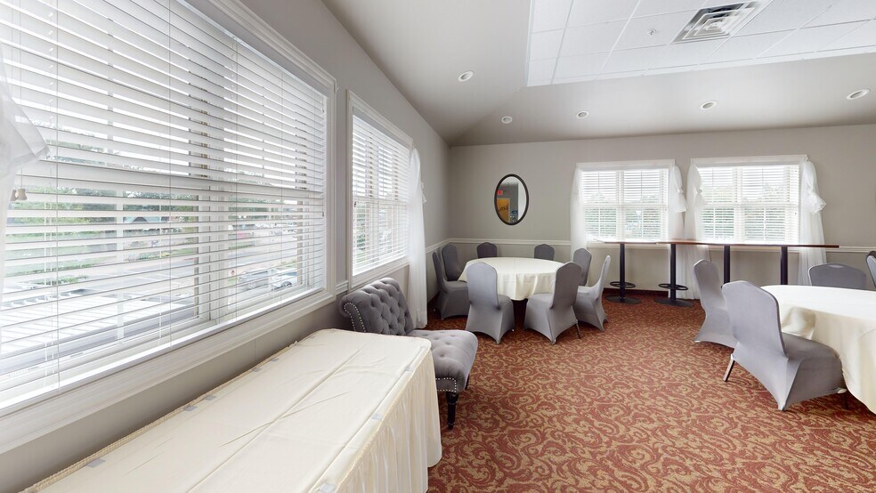 More Photos Of 2171 4th St, White Bear Lake General Retail For Lease