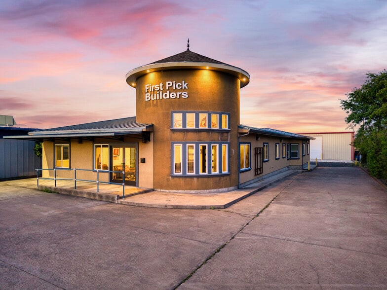 More Photos Of 2480 S Main St, Lakeport Office For Sale