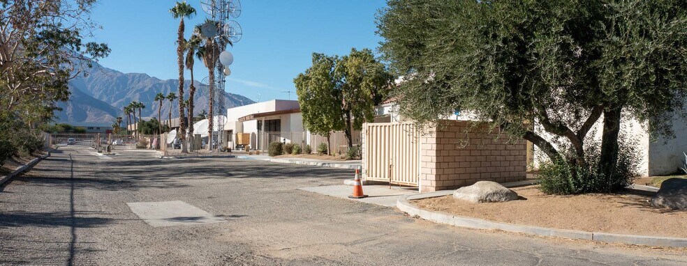 More Photos Of 1321 N Gene Autry Trl, Palm Springs Movie Radio TVStudio For Sale