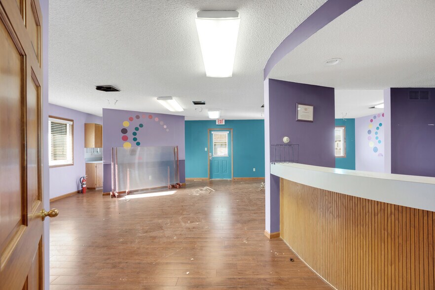 More Photos Of 804 Winchester Dr, Sedalia Medical For Sale