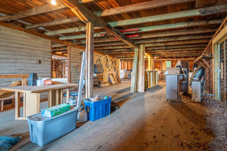 More Photos Of 11 Mount Zion Rd, Elk Creek Freestanding For Sale