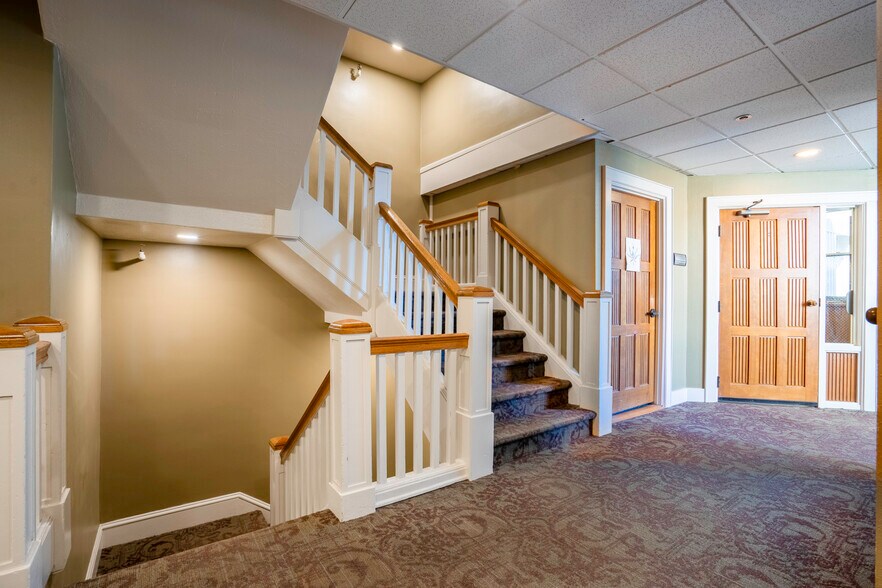 More Photos Of 494 State St, Salem Office For Sale