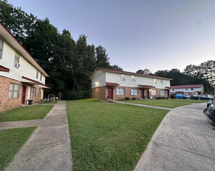 More Photos Of 1500 N Archusa Ave, Quitman Apartments For Sale