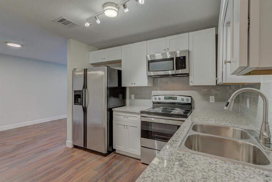 More Photos Of 2127-1 Maximilian St, Houston Apartments For Sale