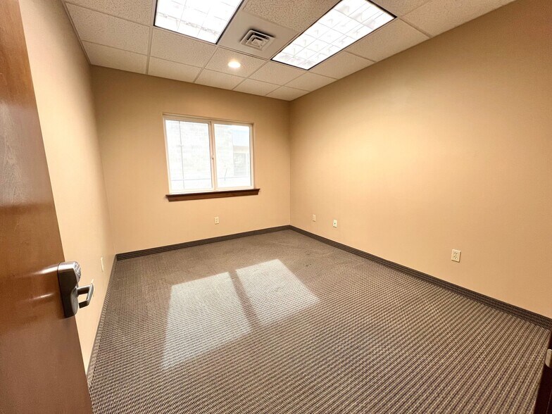 More Photos Of 1212 Columbia Park Trl, Richland Coworking Space