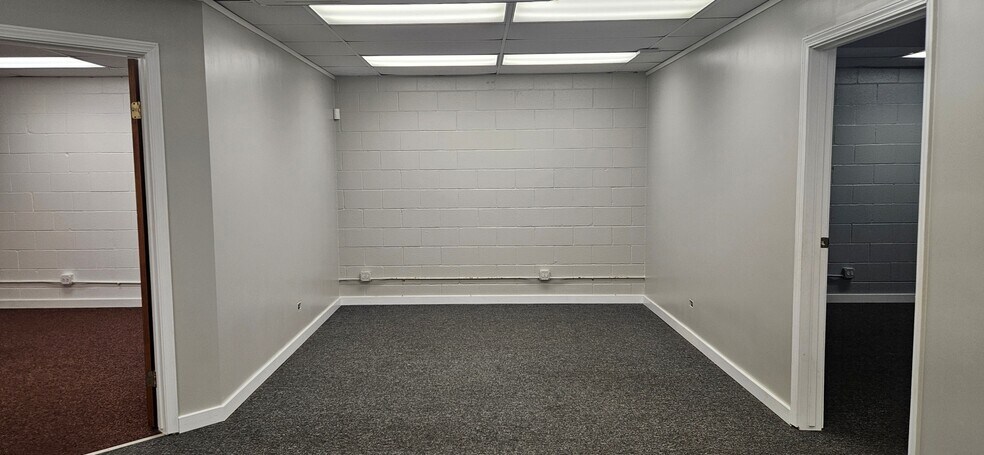 More Photos Of 94-479 Ukee St, Waipahu Flex For Lease