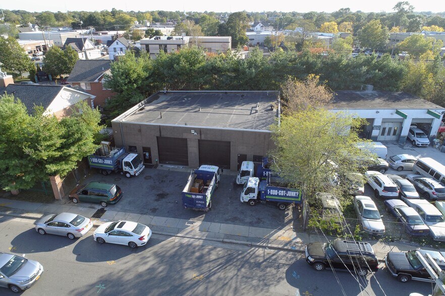 More Photos Of 51 Sprague Ave, Amityville Service For Lease