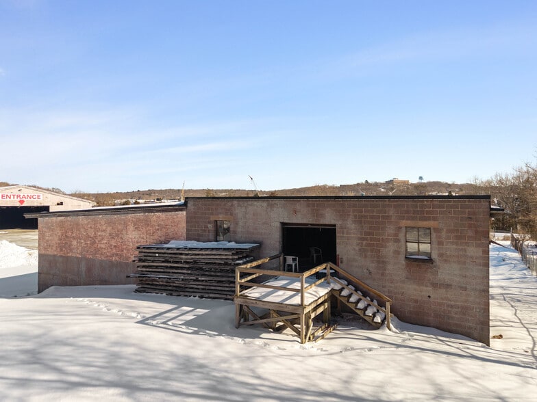 More Photos Of 45 Richards Grove Rd, Quaker Hill Service For Sale