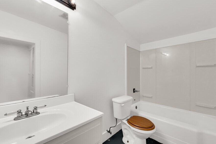 More Photos Of 817 College St, Columbus Multifamily For Sale