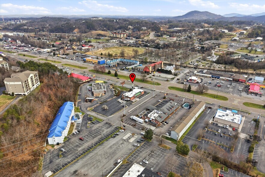 More Photos Of 3584 Parkway, Pigeon Forge Restaurant For Lease