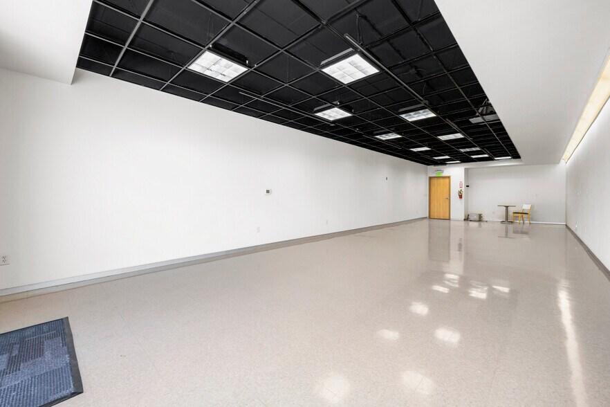 More Photos Of 515 9th St, Benton City Drugstore For Lease