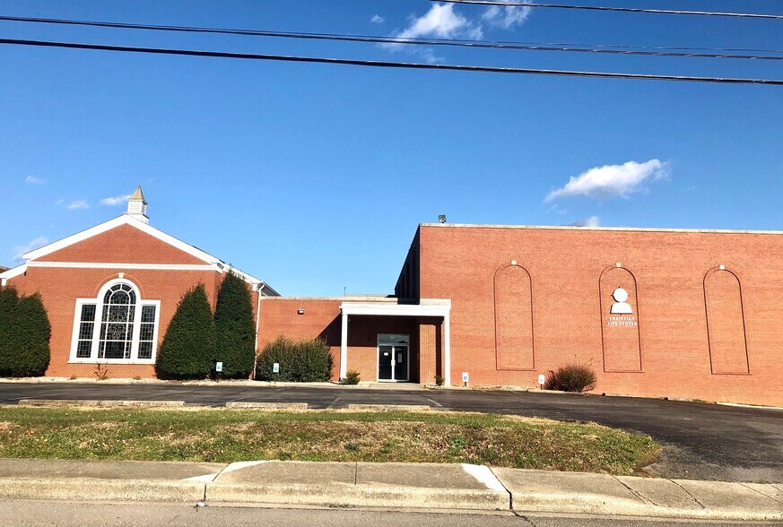 More Photos Of 401 W Poplar St, Elizabethtown Religious Facility For Sale