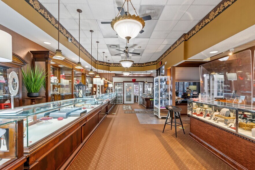 More Photos Of 1624 Union St, Schenectady Freestanding For Lease