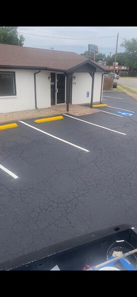 More Photos Of 418 W Chambers St, Cleburne Office For Sale