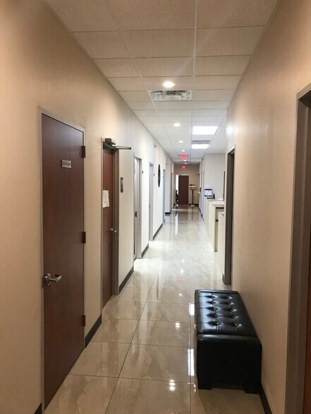 More Photos Of 19701 Kingwood Dr, Porter Medical For Lease