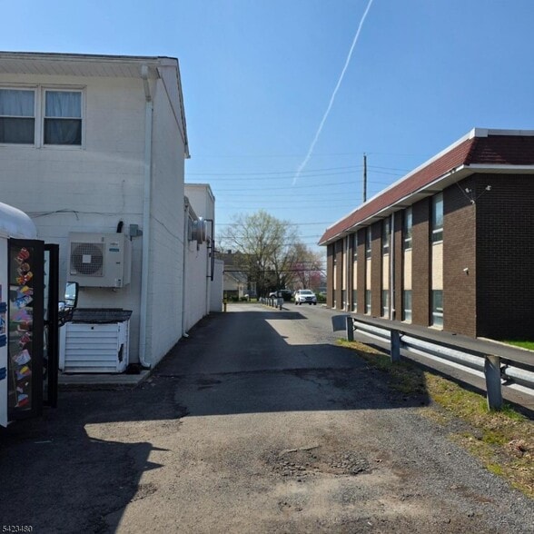 More Photos Of 713 E Main St, Bridgewater General Retail For Lease