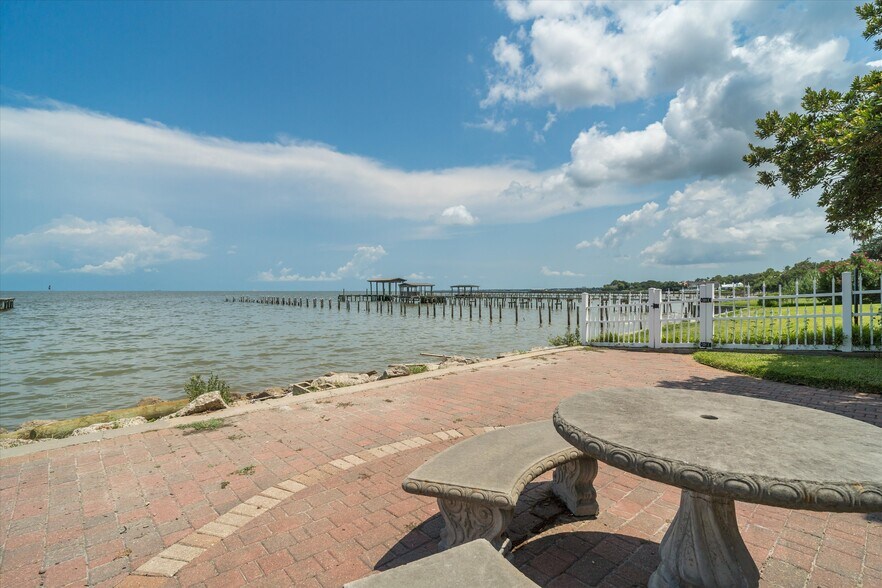 More Photos Of 804 Bay Ave, Kemah Specialty For Sale