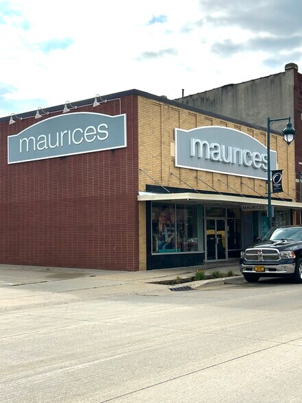 More Photos Of 17 N Frederick Ave, Oelwein Storefront For Sale